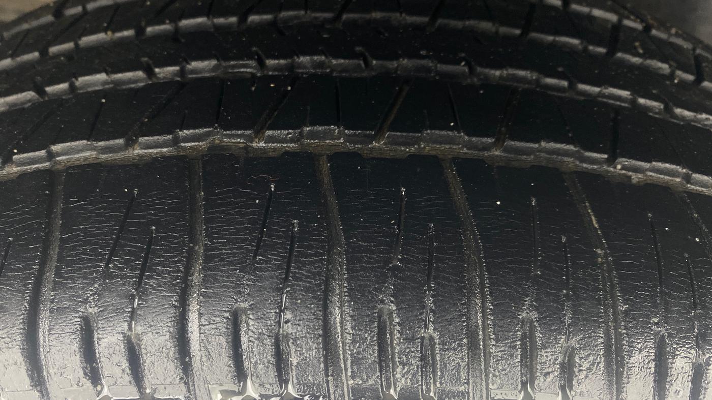 2017 Mahindra XUV500 W6 1.99, Diesel, Manual, 63,795 km, Right Rear Tyre Tread