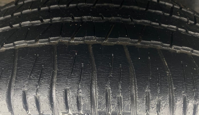 2017 Mahindra XUV500 W6 1.99, Diesel, Manual, 63,827 km, Right Rear Tyre Tread