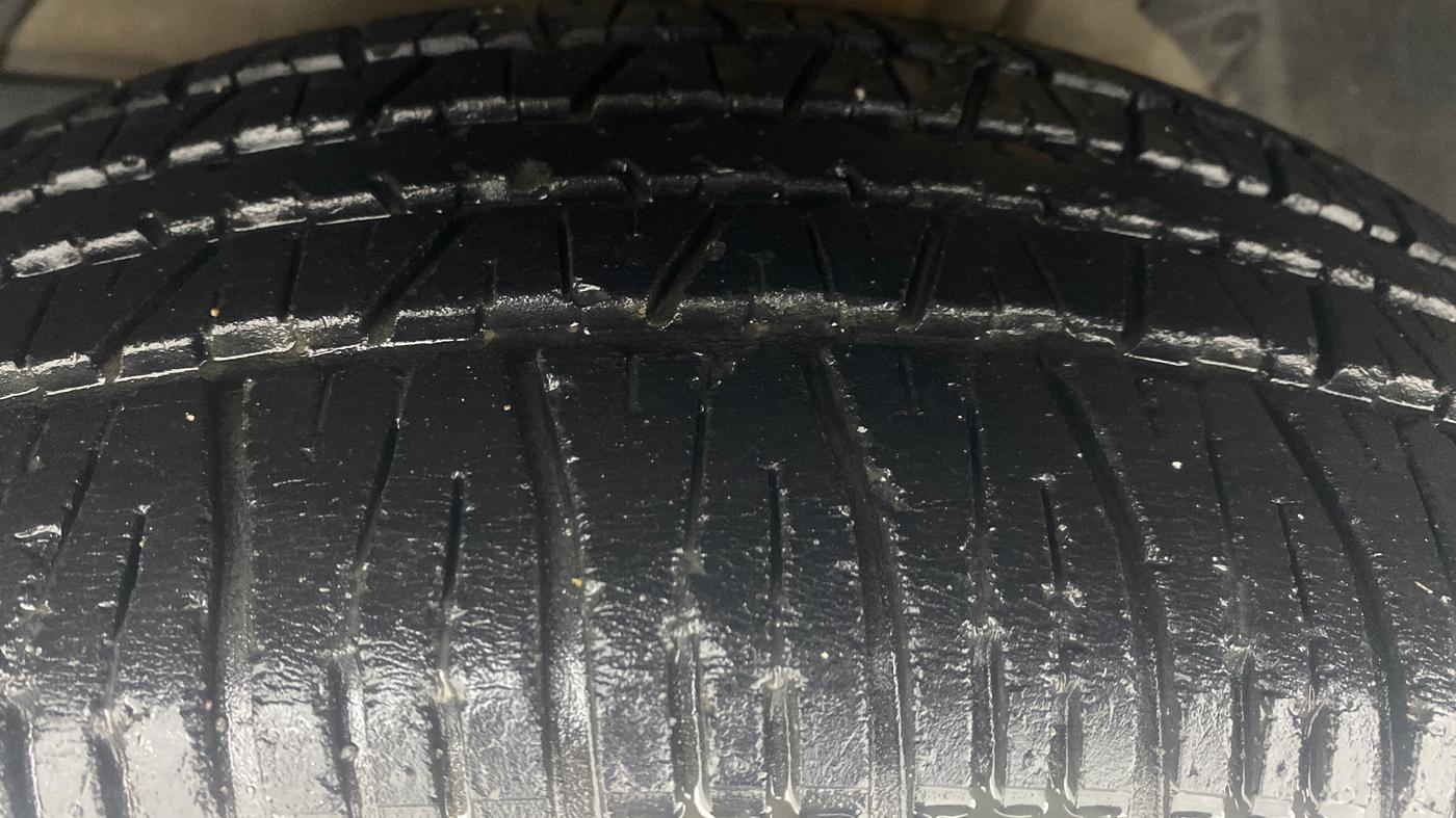 2017 Mahindra XUV500 W6 1.99, Diesel, Manual, 63,795 km, Left Front Tyre Tread