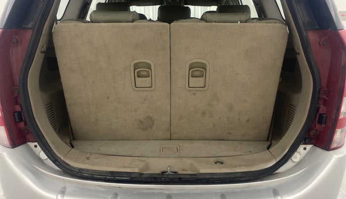 2017 Mahindra XUV500 W6 1.99, Diesel, Manual, 63,827 km, Boot Inside