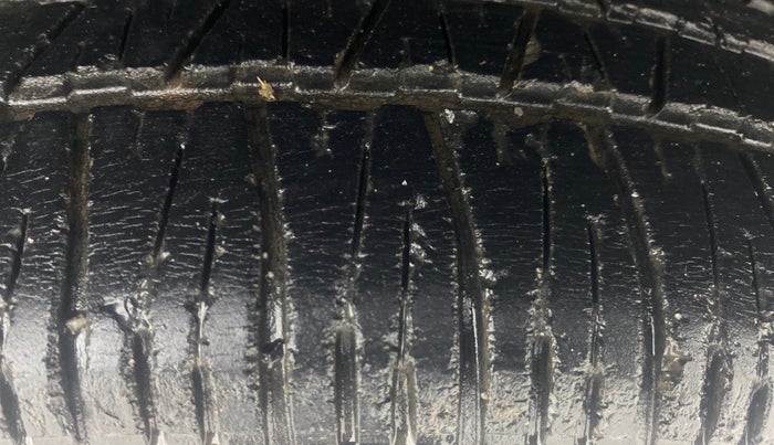 2017 Mahindra XUV500 W6 1.99, Diesel, Manual, 63,827 km, Left Rear Tyre Tread