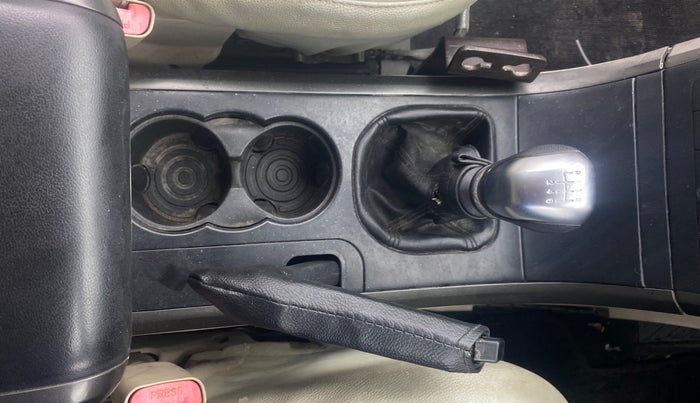 2017 Mahindra XUV500 W6 1.99, Diesel, Manual, 63,827 km, Gear Lever