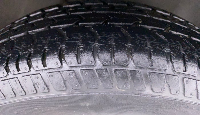 2017 Maruti Alto K10 VXI P, Petrol, Manual, 16,322 km, Right Front Tyre Tread