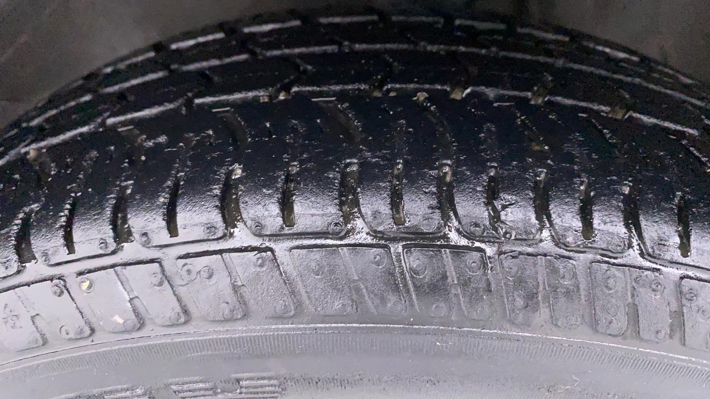 2017 Maruti Alto K10 VXI P, Petrol, Manual, 16,322 km, Left Front Tyre Tread