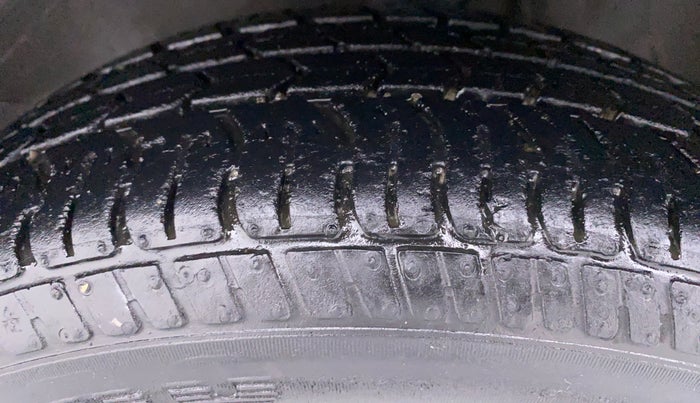 2017 Maruti Alto K10 VXI P, Petrol, Manual, 16,322 km, Left Front Tyre Tread