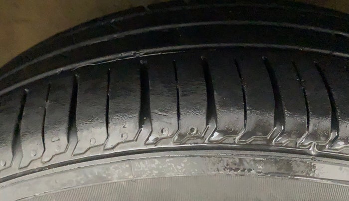 2014 Toyota Etios CROSS 1.2 G, Petrol, Manual, 47,055 km, Right Front Tyre Tread