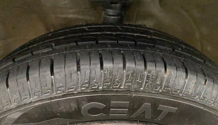 2015 Maruti Wagon R 1.0 VXI, Petrol, Manual, 27,699 km, Left Front Tyre Tread