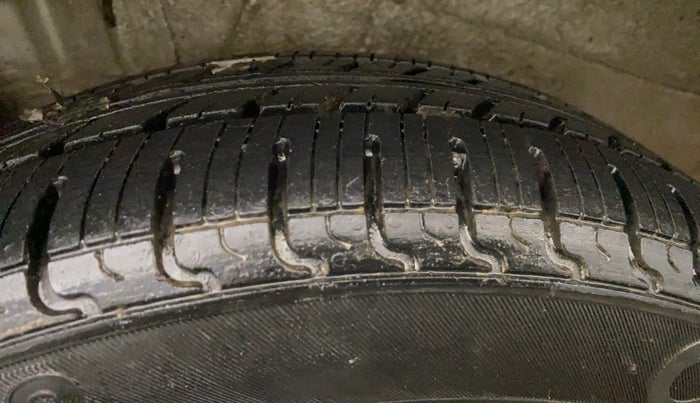 2015 Maruti Wagon R 1.0 VXI, Petrol, Manual, 27,699 km, Right Rear Tyre Tread
