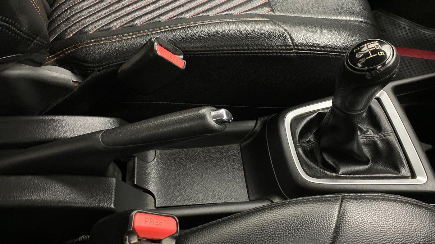 2018 Maruti Swift VXI, Petrol, Manual, 44,590 km, Gear Lever