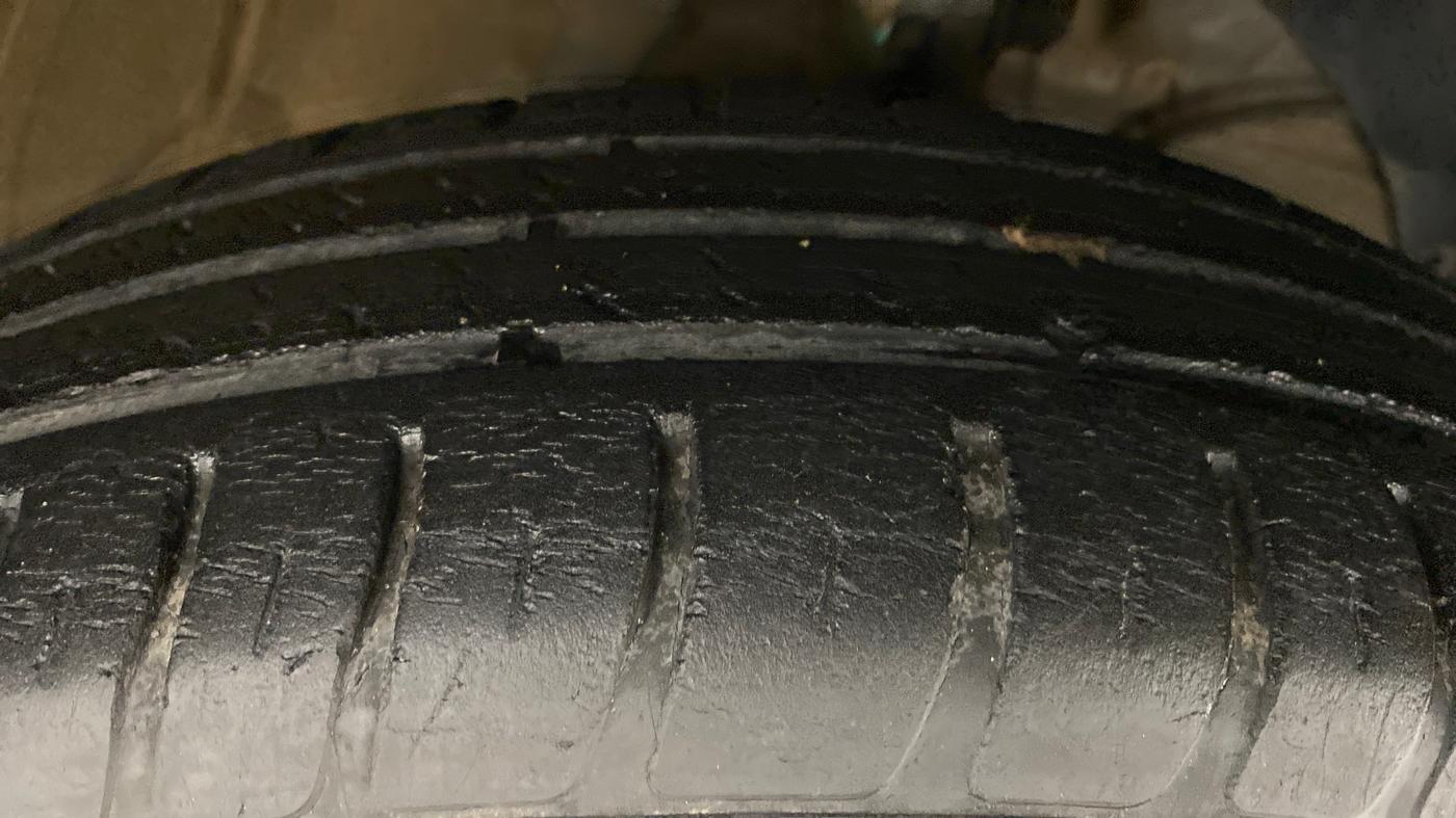 2018 Maruti Swift VXI, Petrol, Manual, 44,590 km, Right Front Tyre Tread