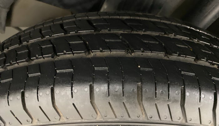 2018 Maruti Swift VXI, Petrol, Manual, 44,590 km, Left Rear Tyre Tread