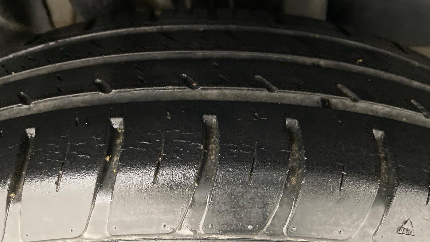 2018 Maruti Swift VXI, Petrol, Manual, 44,590 km, Right Rear Tyre Tread
