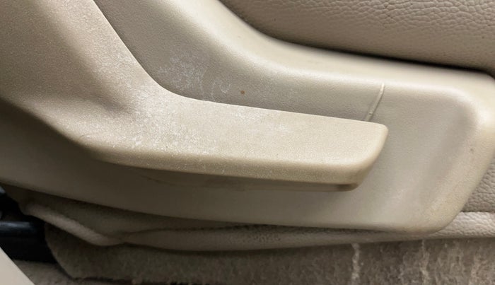 2018 Maruti Dzire LXI, CNG, Manual, 1,09,606 km, Driver Side Adjustment Panel