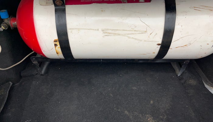 2018 Maruti Dzire LXI, CNG, Manual, 1,09,606 km, Boot Inside