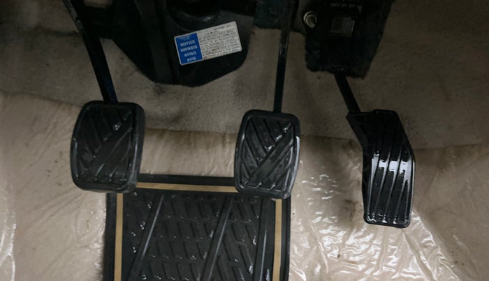 2018 Maruti Dzire LXI, CNG, Manual, 1,09,606 km, Pedals