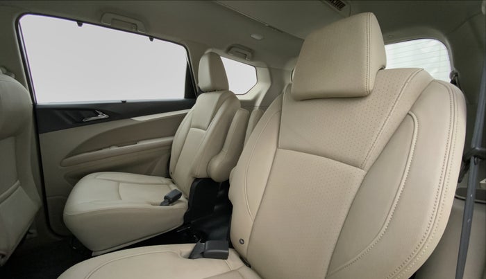 2018 Mahindra MARAZZO M8 7 STR, Diesel, Manual, 75,436 km, Right Side Rear Door Cabin
