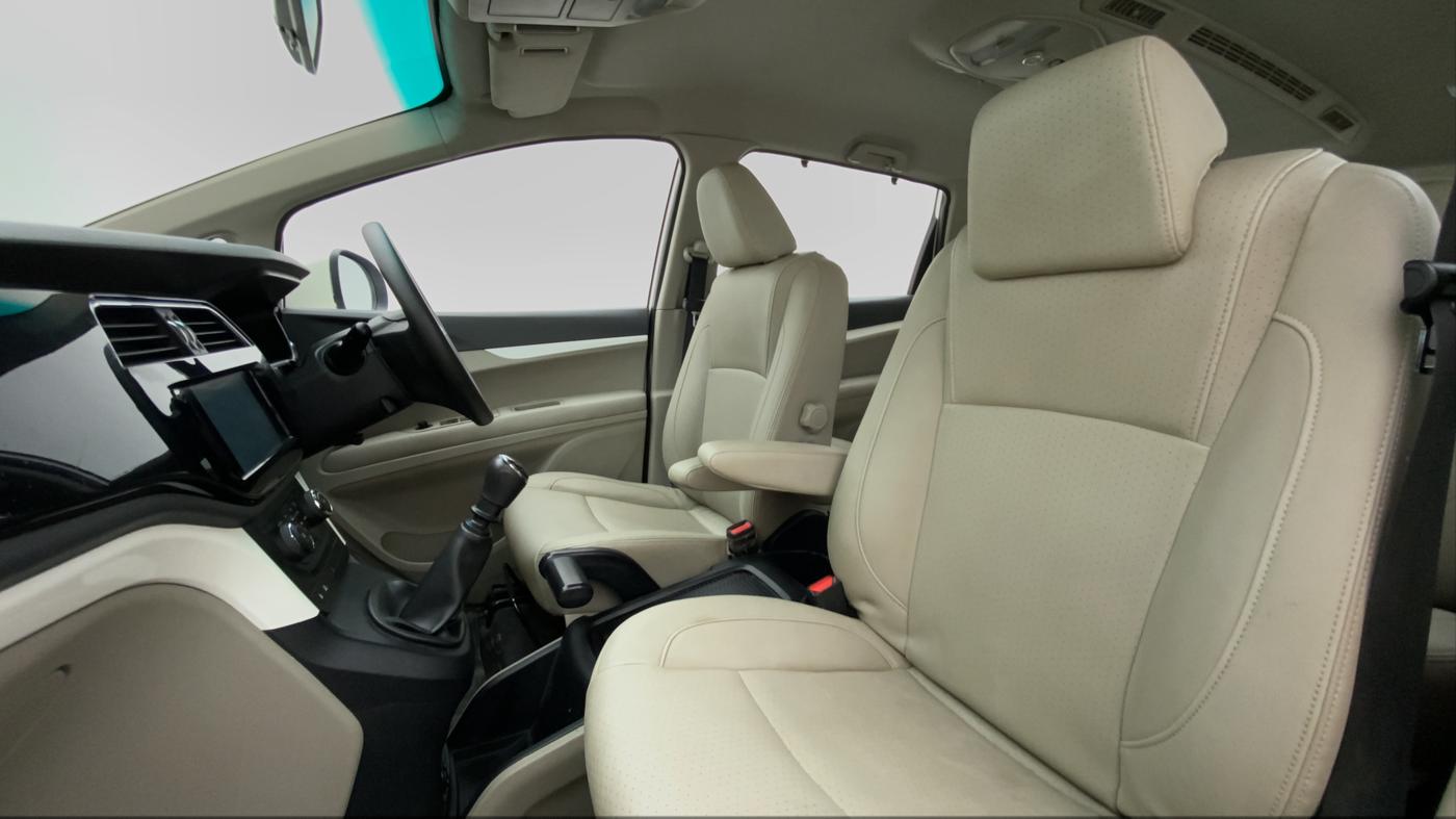 2018 Mahindra MARAZZO M8 7 STR, Diesel, Manual, 75,436 km, Right Side Front Door Cabin
