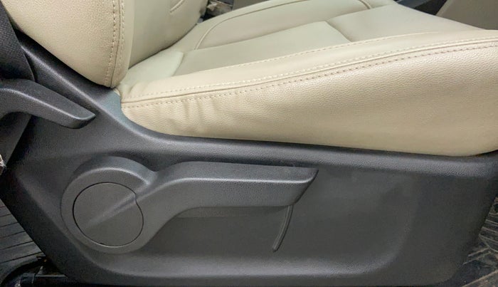 2018 Mahindra MARAZZO M8 7 STR, Diesel, Manual, 75,436 km, Driver Side Adjustment Panel