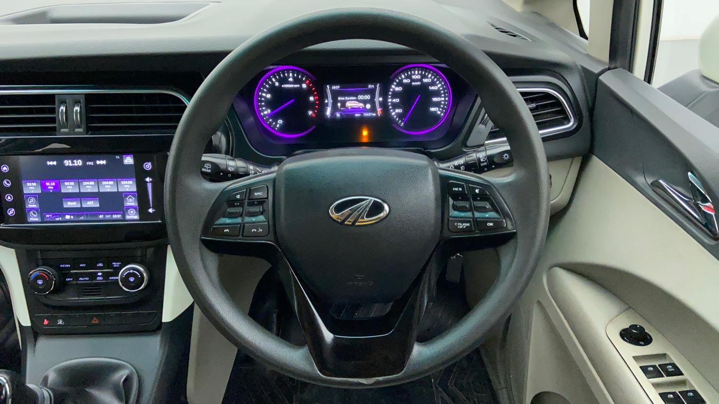 2018 Mahindra MARAZZO M8 7 STR, Diesel, Manual, 75,436 km, Steering Wheel Close Up