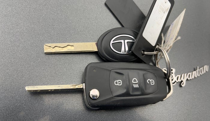 2022 Tata Tiago XT CNG, CNG, Manual, 67,292 km, Key Close Up