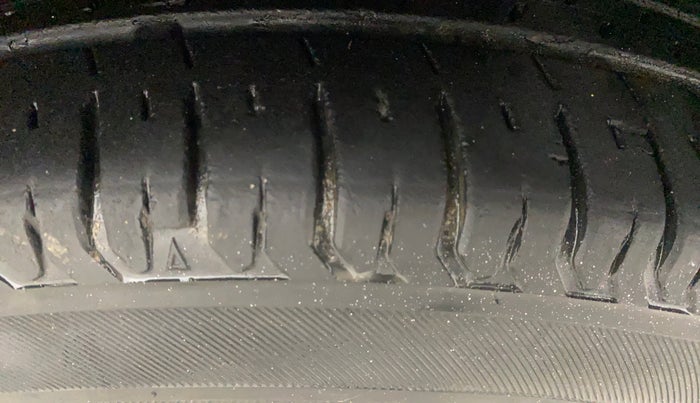 2018 Maruti Dzire VXI AMT, Petrol, Automatic, 41,032 km, Right Front Tyre Tread
