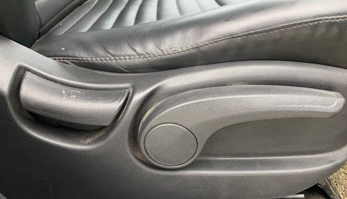 2016 Hyundai Creta S 1.4 DIESEL, Diesel, Manual, 1,07,929 km, Driver Side Adjustment Panel