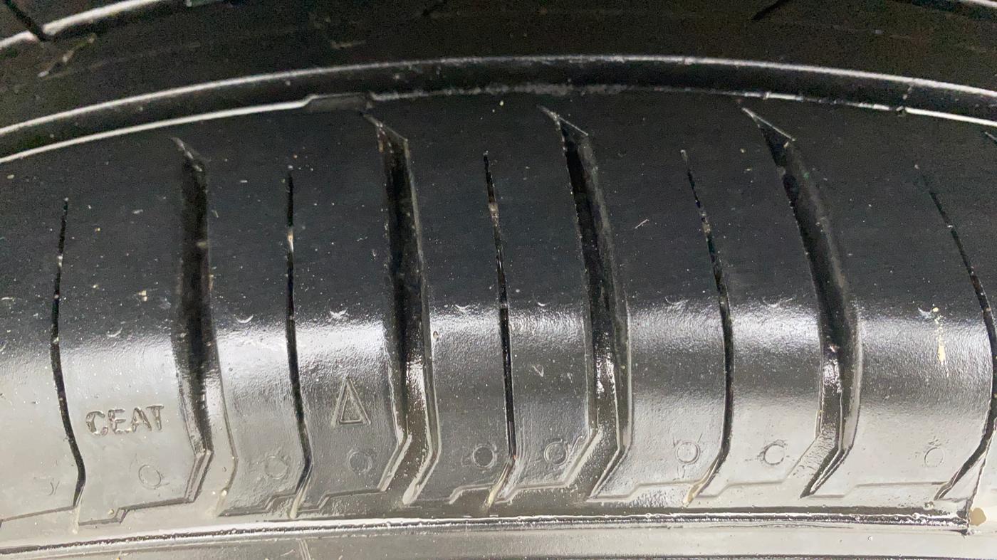 2016 Hyundai Creta S 1.4 DIESEL, Diesel, Manual, 1,07,986 km, Left Front Tyre Tread