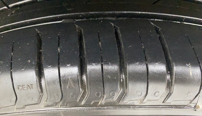 2016 Hyundai Creta S 1.4 DIESEL, Diesel, Manual, 1,07,929 km, Left Front Tyre Tread