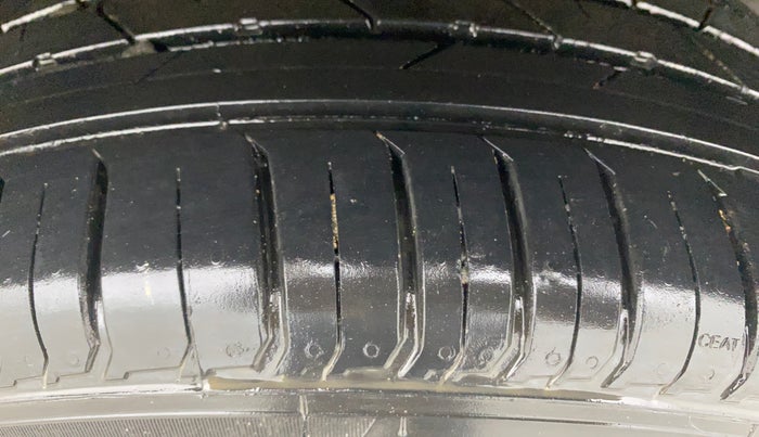 2016 Hyundai Creta S 1.4 DIESEL, Diesel, Manual, 1,07,929 km, Left Rear Tyre Tread