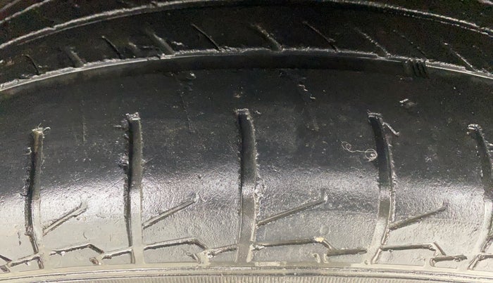 2016 Hyundai Creta S 1.4 DIESEL, Diesel, Manual, 1,07,929 km, Right Front Tyre Tread