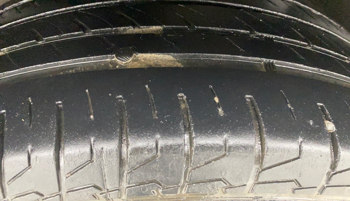2016 Hyundai Creta S 1.4 DIESEL, Diesel, Manual, 1,07,929 km, Right Rear Tyre Tread