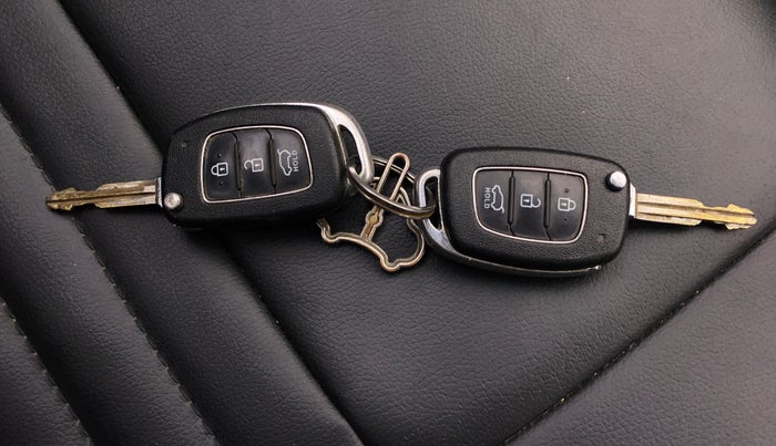 2016 Hyundai Creta S 1.4 DIESEL, Diesel, Manual, 1,07,929 km, Key Close Up