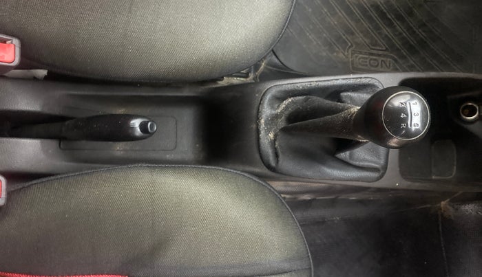 2017 Hyundai Eon ERA +, Petrol, Manual, 82,037 km, Gear Lever