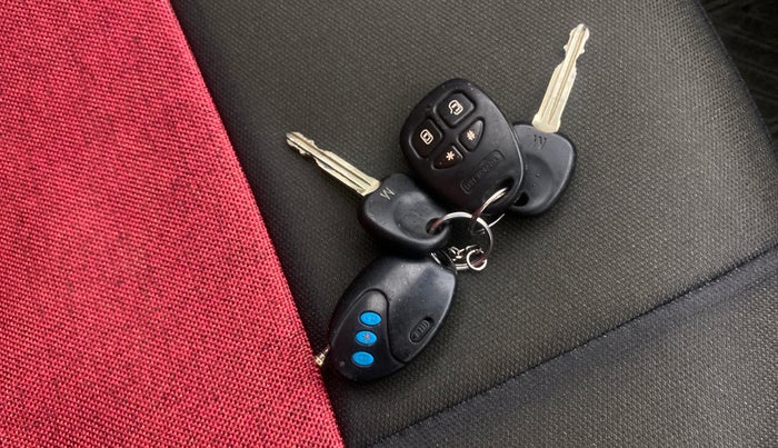 2017 Hyundai Eon ERA +, Petrol, Manual, 82,037 km, Key Close Up