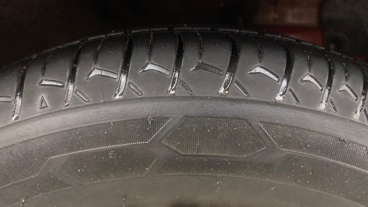 2017 Hyundai Eon ERA +, Petrol, Manual, 82,101 km, Right Front Tyre Tread