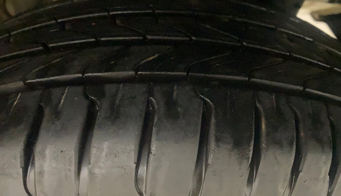 2016 Mahindra Kuv100 K4 6 STR, Petrol, Manual, 57,347 km, Left Rear Tyre Tread