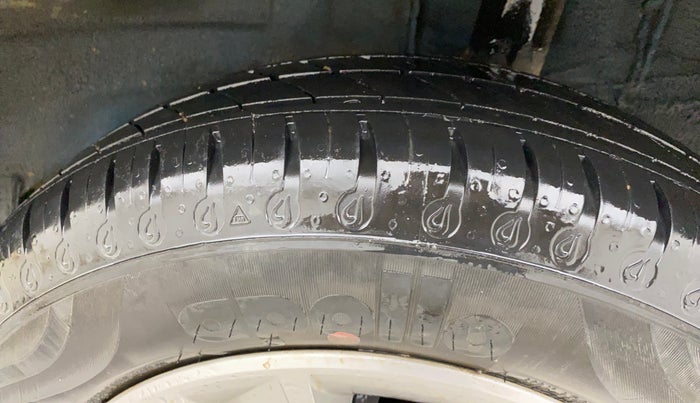 2021 Renault Kwid RXT 1.0 AMT (O), Petrol, Automatic, 26,469 km, Left Rear Tyre Tread