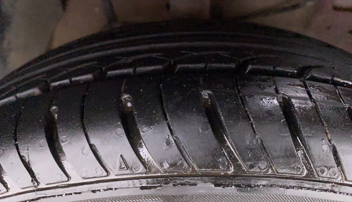 2014 Tata Bolt XT REVOTRON, Petrol, Manual, 61,779 km, Right Front Tyre Tread