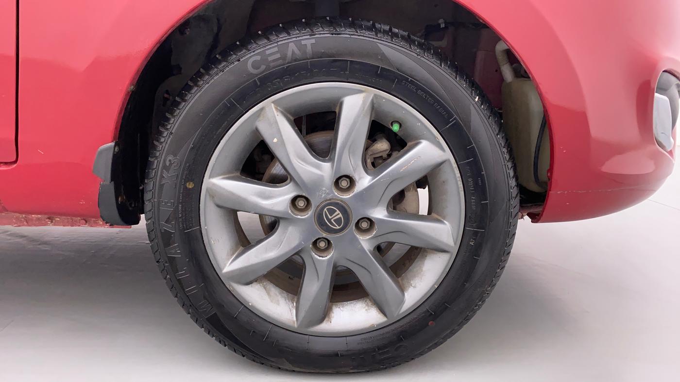 2014 Tata Bolt XT REVOTRON, Petrol, Manual, 61,779 km, Right Front Wheel