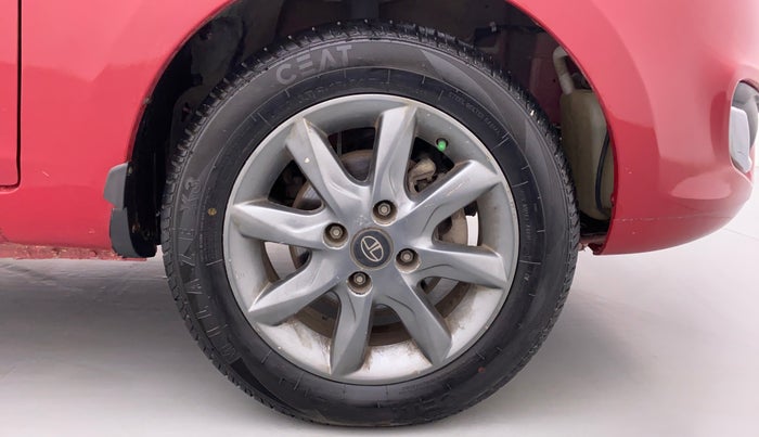 2014 Tata Bolt XT REVOTRON, Petrol, Manual, 61,779 km, Right Front Wheel