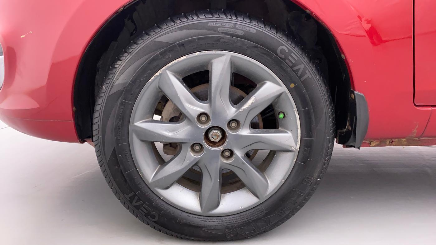 2014 Tata Bolt XT REVOTRON, Petrol, Manual, 61,779 km, Left Front Wheel