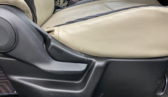 2020 Maruti New Wagon-R VXI 1.0 AMT, Petrol, Automatic, 28,114 km, Driver Side Adjustment Panel