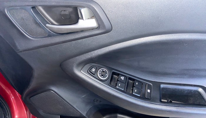 2019 Hyundai Elite i20 SPORTZ PLUS 1.2 DUAL TONE, CNG, Manual, 1,11,991 km, Driver Side Door Panels Control