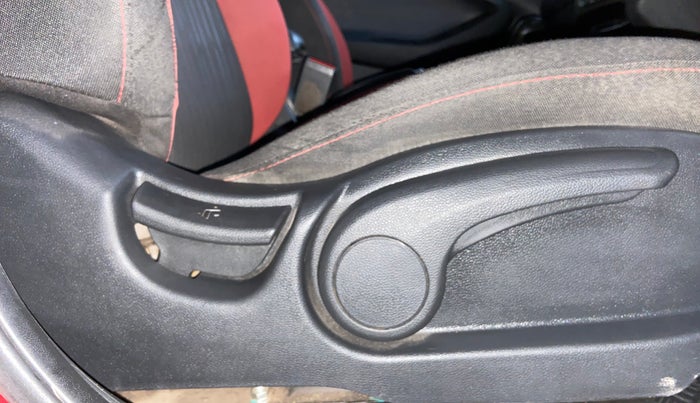 2019 Hyundai Elite i20 SPORTZ PLUS 1.2 DUAL TONE, CNG, Manual, 1,11,991 km, Driver Side Adjustment Panel