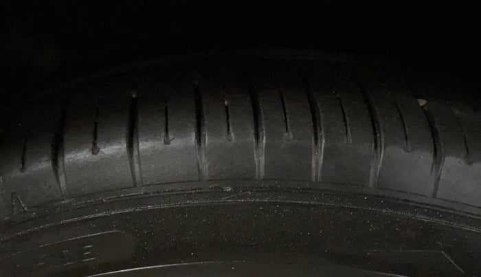 2019 Hyundai Elite i20 SPORTZ PLUS 1.2 DUAL TONE, CNG, Manual, 1,11,991 km, Right Rear Tyre Tread