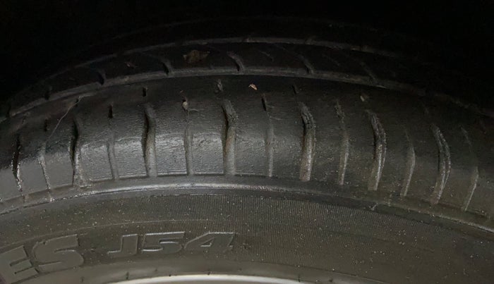 2019 Hyundai Elite i20 SPORTZ PLUS 1.2 DUAL TONE, CNG, Manual, 1,11,991 km, Left Front Tyre Tread