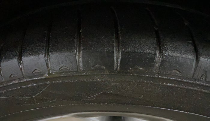 2019 Hyundai Elite i20 SPORTZ PLUS 1.2 DUAL TONE, CNG, Manual, 1,11,991 km, Left Rear Tyre Tread