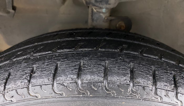 2011 Maruti A Star VXI (ABS) AT, Petrol, Automatic, 65,985 km, Left Front Tyre Tread