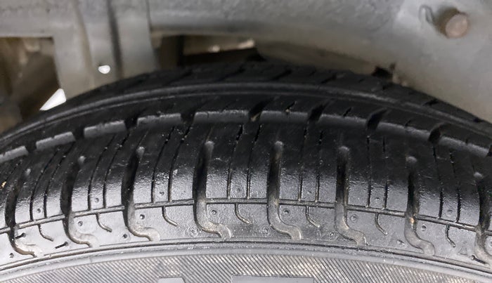 2011 Maruti A Star VXI (ABS) AT, Petrol, Automatic, 65,985 km, Right Rear Tyre Tread