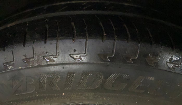 2016 Hyundai Xcent SX 1.2 (O), Petrol, Manual, 61,053 km, Left Front Tyre Tread